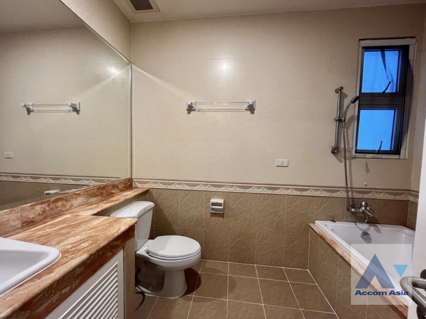 33  5 br House for rent and sale in Ratchadaphisek ,Bangkok MRT Huai Khwang AA44204