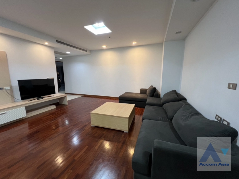 unit 3 Bedrooms  Apartment For Rent in Sukhumvit, Bangkok  near BTS Phrom Phong (AA44206)
