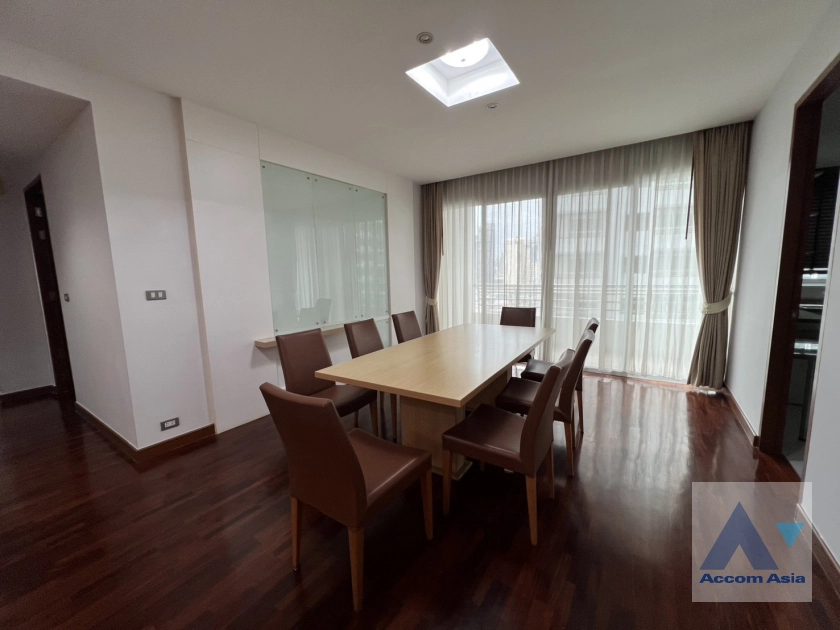 unit 3 Bedrooms  Apartment For Rent in Sukhumvit, Bangkok  near BTS Phrom Phong (AA44206)