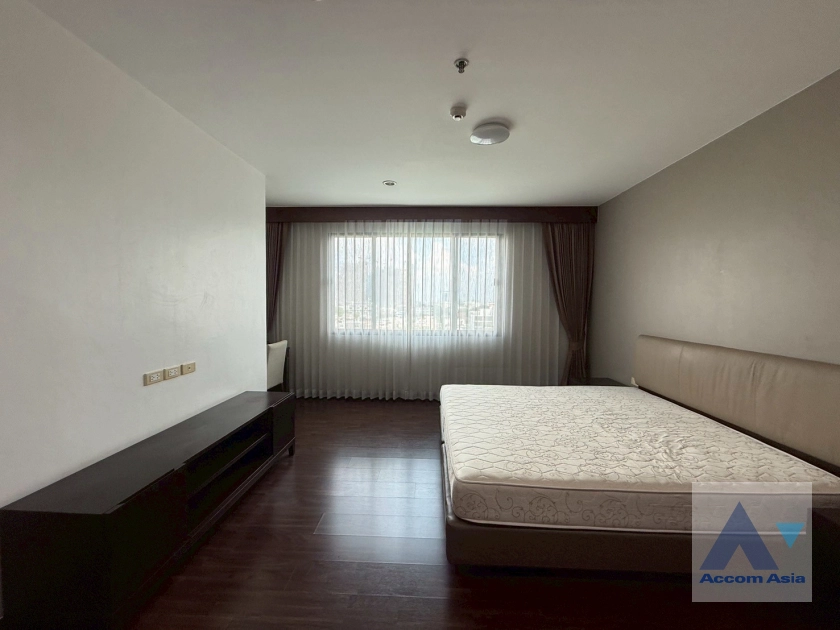 15  2 br Apartment for rent and sale in Sukhumvit ,Bangkok BTS Ekkamai at High-Rise Living with a Large Balcony Apartment in Ekkamai AA44209