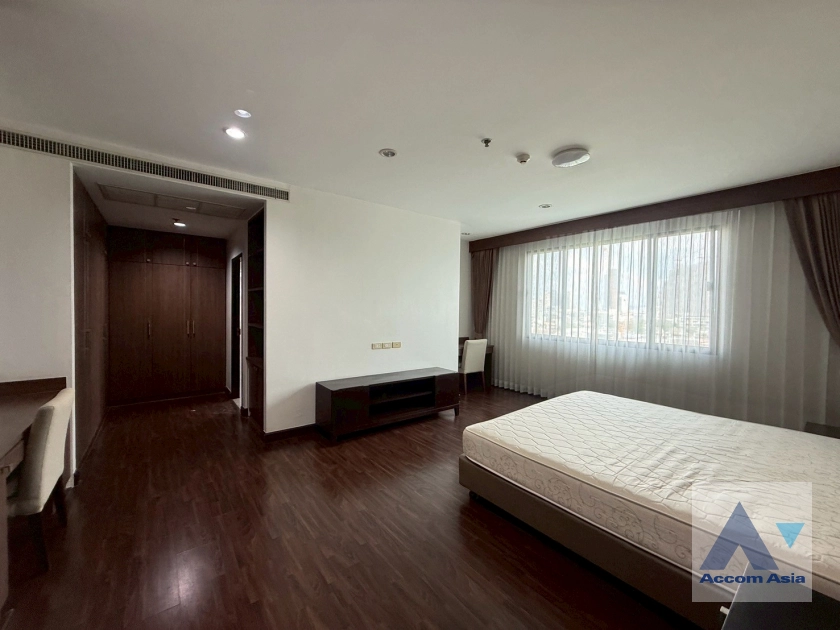 14  2 br Apartment for rent and sale in Sukhumvit ,Bangkok BTS Ekkamai at High-Rise Living with a Large Balcony Apartment in Ekkamai AA44209