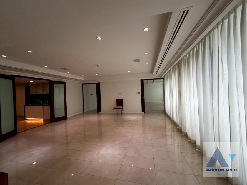 unit 4 Bedrooms  Condominium For Sale in Ploenchit, Bangkok  near BTS Chitlom (AA44225)