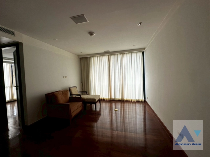 14  4 br Condominium For Sale in Ploenchit ,Bangkok BTS Chitlom at Somkid Gardens AA44225