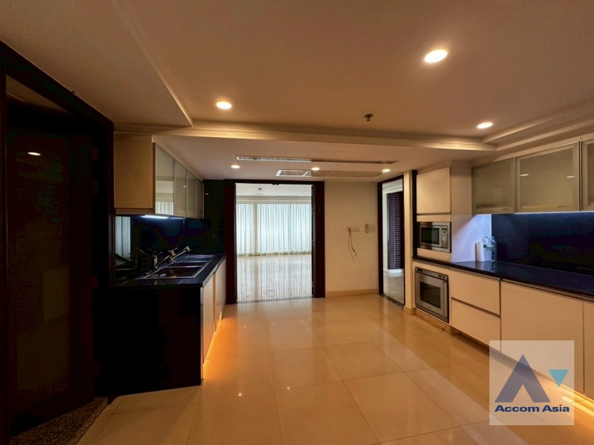 7  4 br Condominium For Sale in Ploenchit ,Bangkok BTS Chitlom at Somkid Gardens AA44225