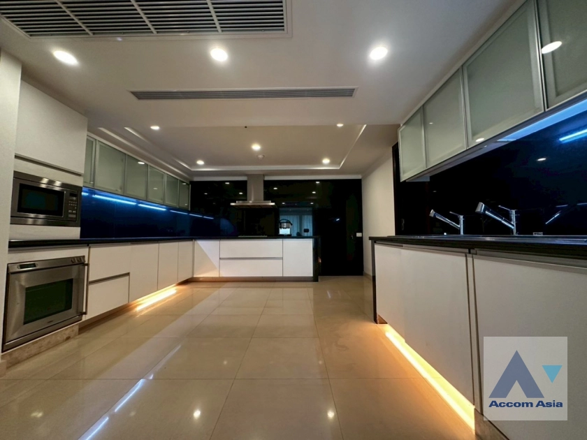 6  4 br Condominium For Sale in Ploenchit ,Bangkok BTS Chitlom at Somkid Gardens AA44225