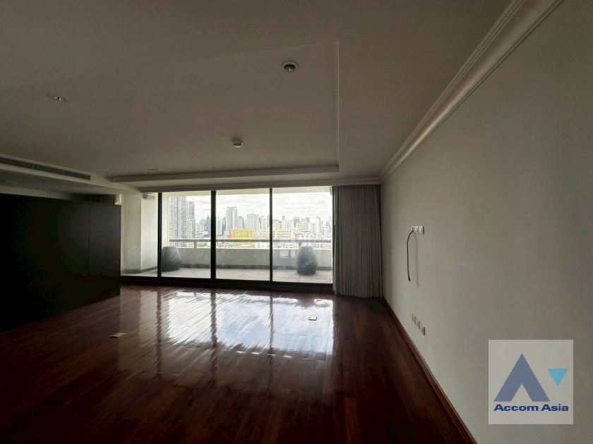 16  4 br Condominium For Sale in Ploenchit ,Bangkok BTS Chitlom at Somkid Gardens AA44225