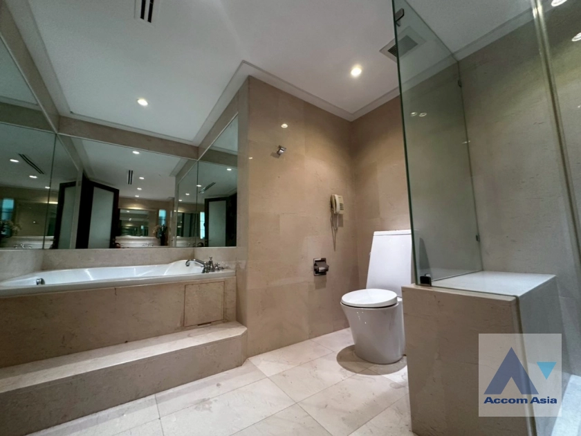 21  4 br Condominium For Sale in Ploenchit ,Bangkok BTS Chitlom at Somkid Gardens AA44225