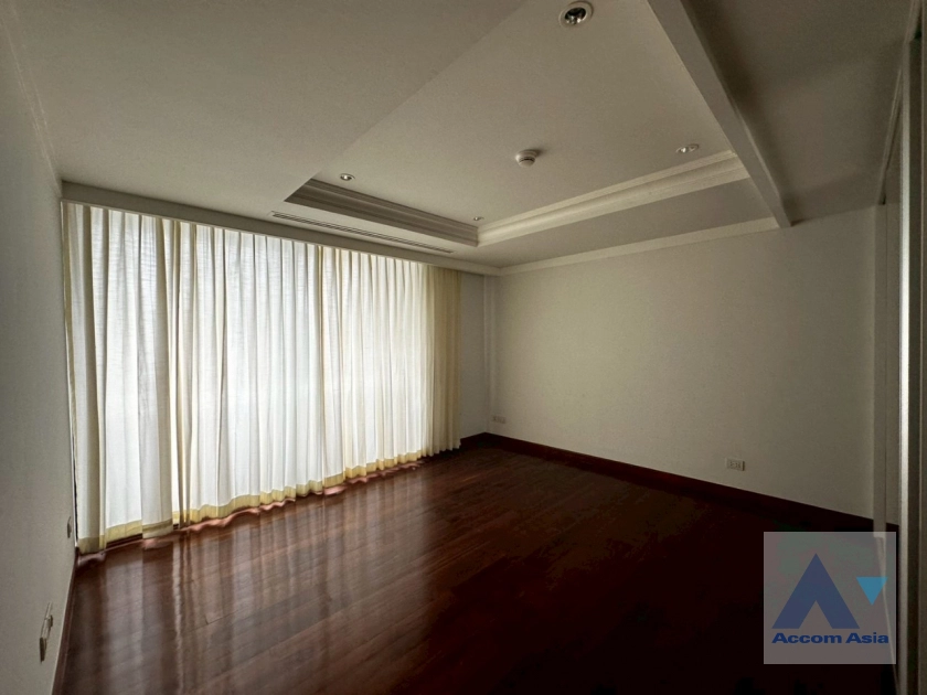 15  4 br Condominium For Sale in Ploenchit ,Bangkok BTS Chitlom at Somkid Gardens AA44225