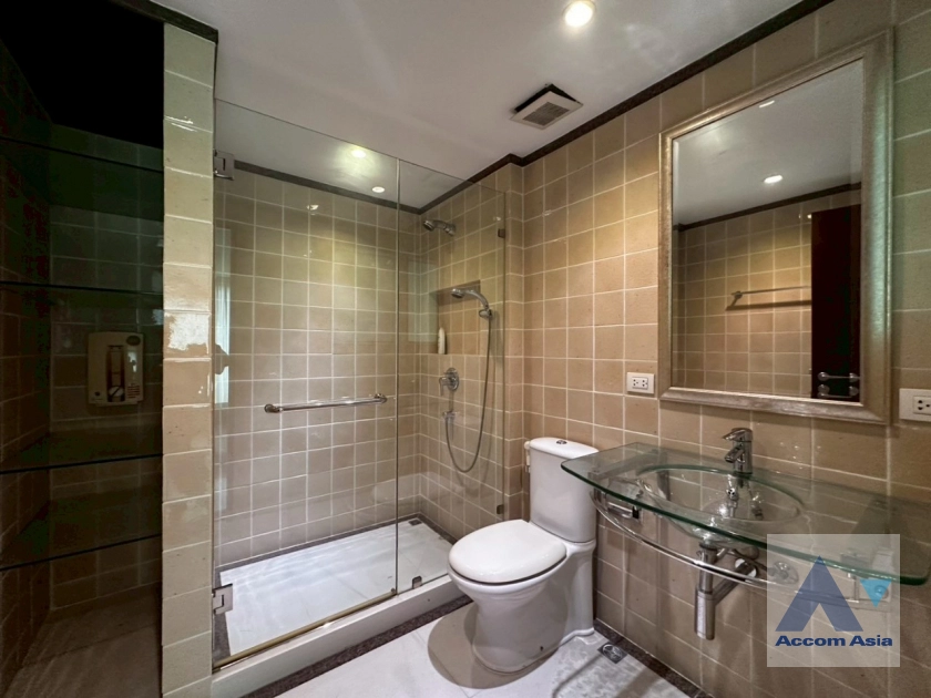 20  4 br Condominium For Sale in Ploenchit ,Bangkok BTS Chitlom at Somkid Gardens AA44225