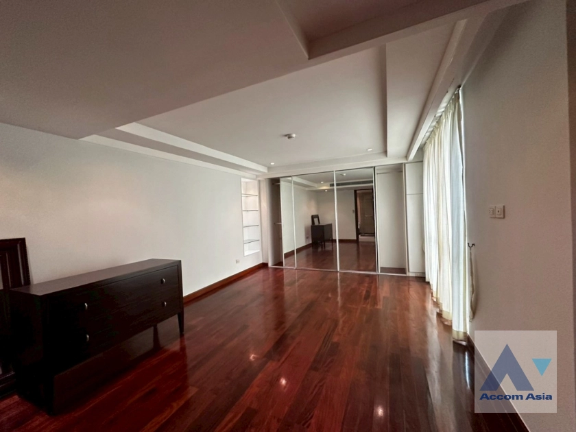 11  4 br Condominium For Sale in Ploenchit ,Bangkok BTS Chitlom at Somkid Gardens AA44225