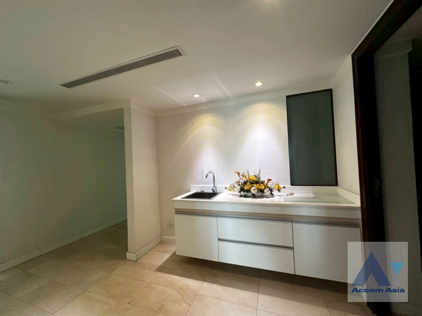 17  4 br Condominium For Sale in Ploenchit ,Bangkok BTS Chitlom at Somkid Gardens AA44225