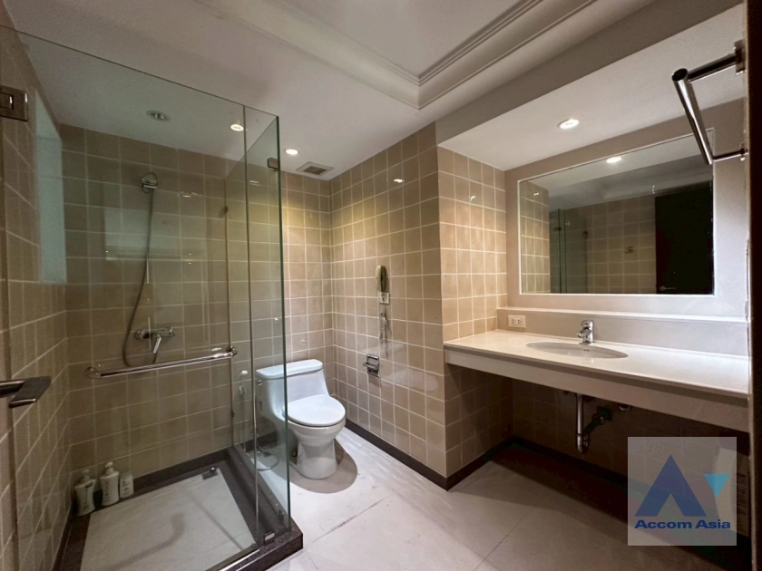 19  4 br Condominium For Sale in Ploenchit ,Bangkok BTS Chitlom at Somkid Gardens AA44225