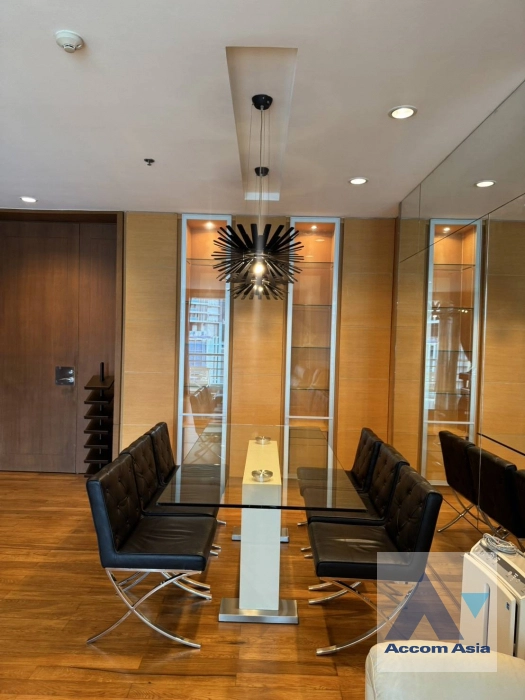 6  3 br Condominium for rent and sale in Silom ,Bangkok BTS Sala Daeng - MRT Silom at Royal Saladaeng AA44226