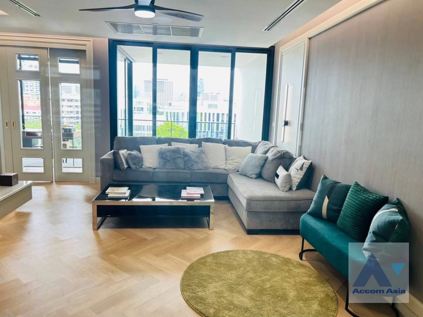 unit 4 Bedrooms  Apartment For Rent in Sukhumvit, Bangkok  near BTS Phrom Phong (AA44234)