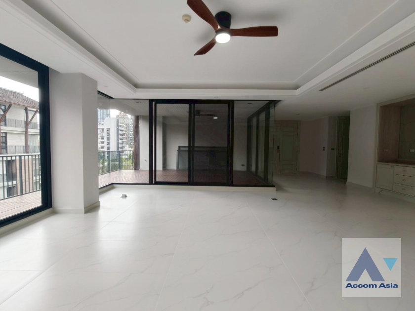 unit 4 Bedrooms  Apartment For Rent & Sale in Sukhumvit, Bangkok  near BTS Phrom Phong (AA44235)