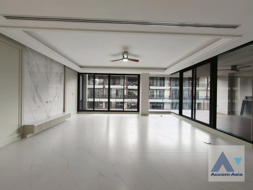 unit 4 Bedrooms  Apartment For Rent & Sale in Sukhumvit, Bangkok  near BTS Phrom Phong (AA44235)