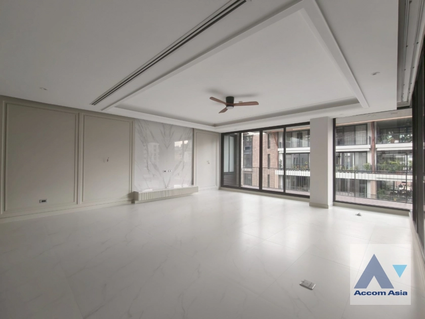 unit 4 Bedrooms  Apartment For Rent & Sale in Sukhumvit, Bangkok  near BTS Phrom Phong (AA44235)