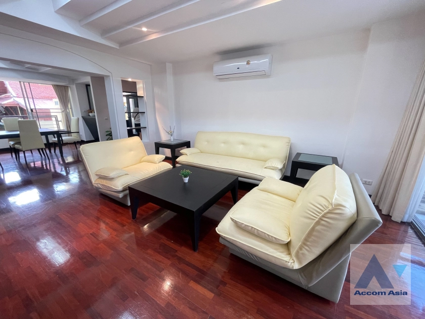 unit 3 Bedrooms  Apartment For Rent in Sukhumvit, Bangkok  near BTS Thong Lo (AA44239)