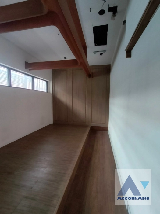 5  Shophouse for rent and sale in Silom ,Bangkok BTS Sala Daeng AA44241