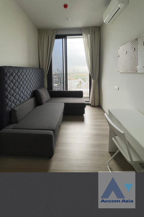 unit 3 Bedrooms  Condominium For Rent in Rama 3, Bangkok  near BTS Saphan Taksin (AA44242)