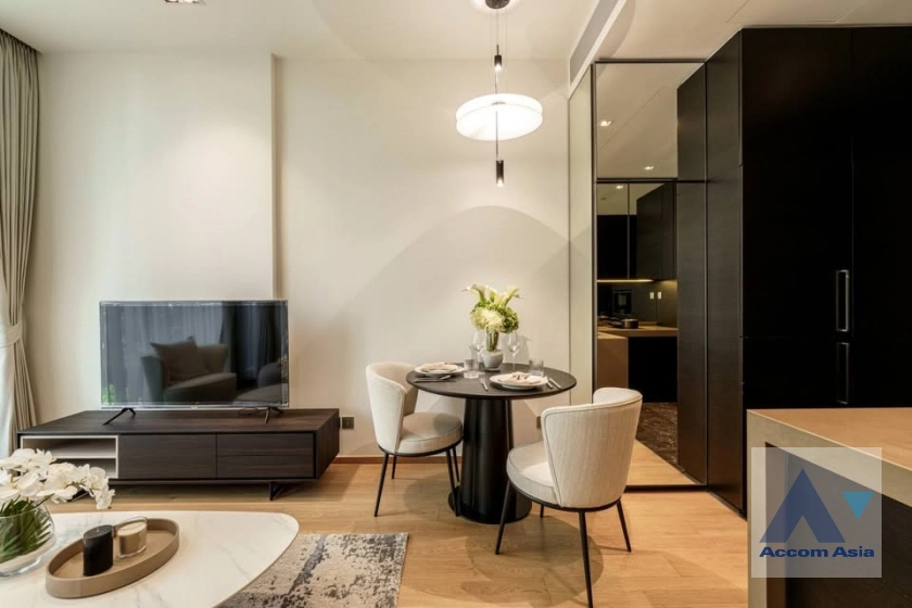  1  1 br Condominium For Rent in Ploenchit ,Bangkok BTS Chitlom at 28 Chidlom AA44243