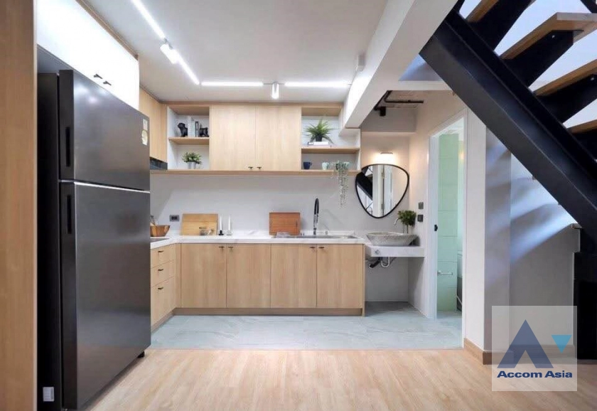 9  3 br House for rent and sale in Sukhumvit ,Bangkok BTS Phra khanong AA44256