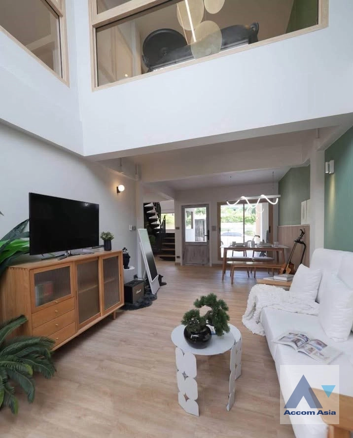 unit 3 Bedrooms  House For Rent & Sale in Sukhumvit, Bangkok  near BTS Phra khanong (AA44256)