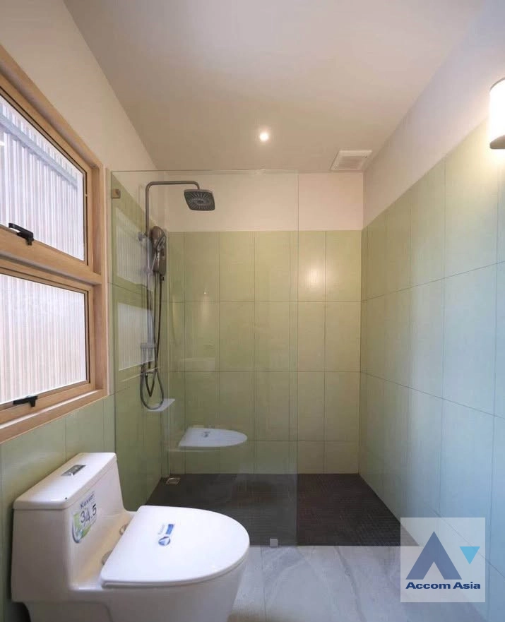 18  3 br House for rent and sale in Sukhumvit ,Bangkok BTS Phra khanong AA44256