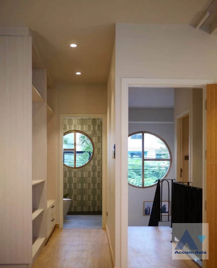 15  3 br House for rent and sale in Sukhumvit ,Bangkok BTS Phra khanong AA44256