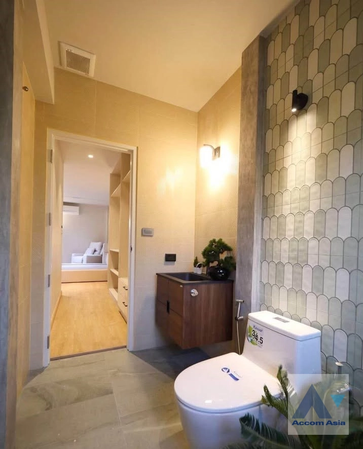 17  3 br House for rent and sale in Sukhumvit ,Bangkok BTS Phra khanong AA44256