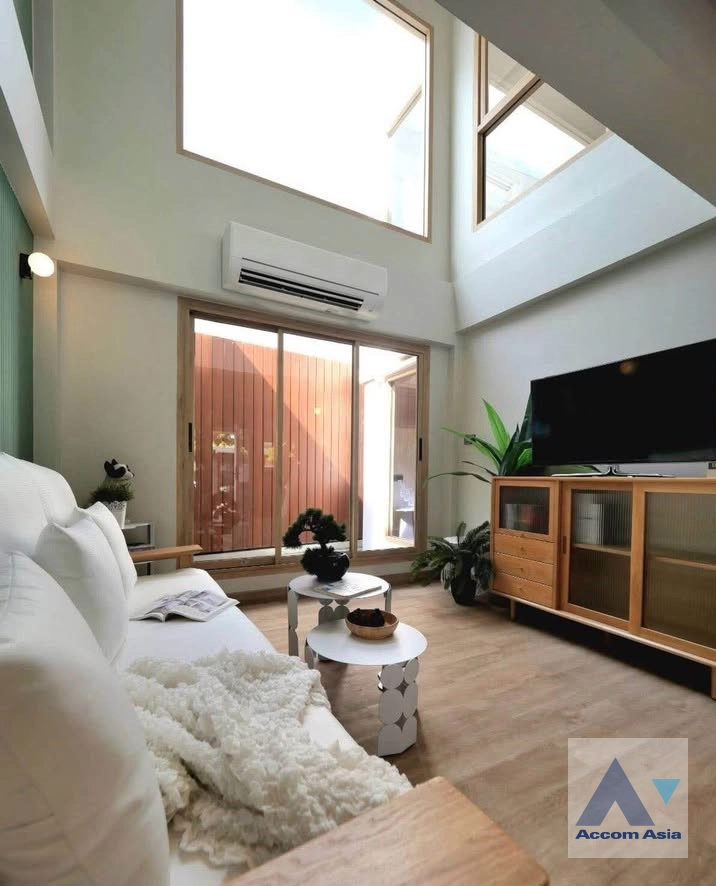  1  3 br House for rent and sale in Sukhumvit ,Bangkok BTS Phra khanong AA44256