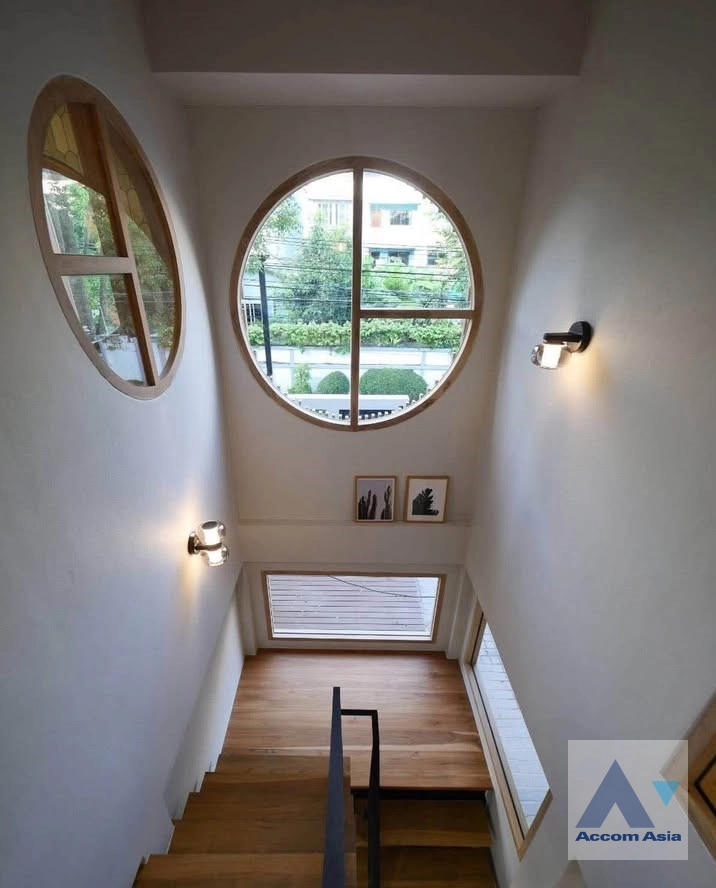 11  3 br House for rent and sale in Sukhumvit ,Bangkok BTS Phra khanong AA44256