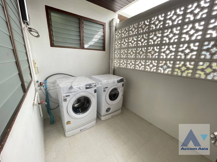 15  3 br Apartment for rent and sale in Ploenchit ,Bangkok BTS Chitlom at Privacy Low Rise AA44261