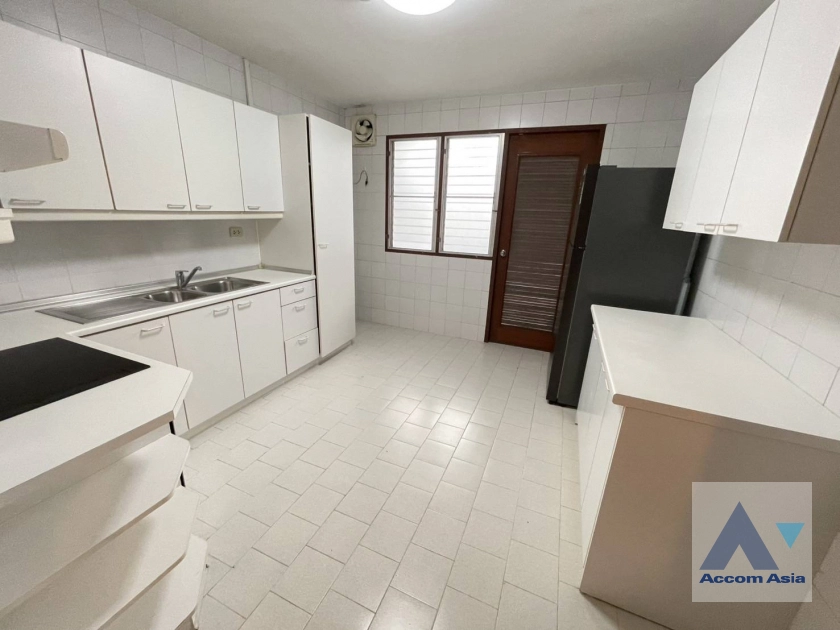 5  3 br Apartment for rent and sale in Ploenchit ,Bangkok BTS Chitlom at Privacy Low Rise AA44261