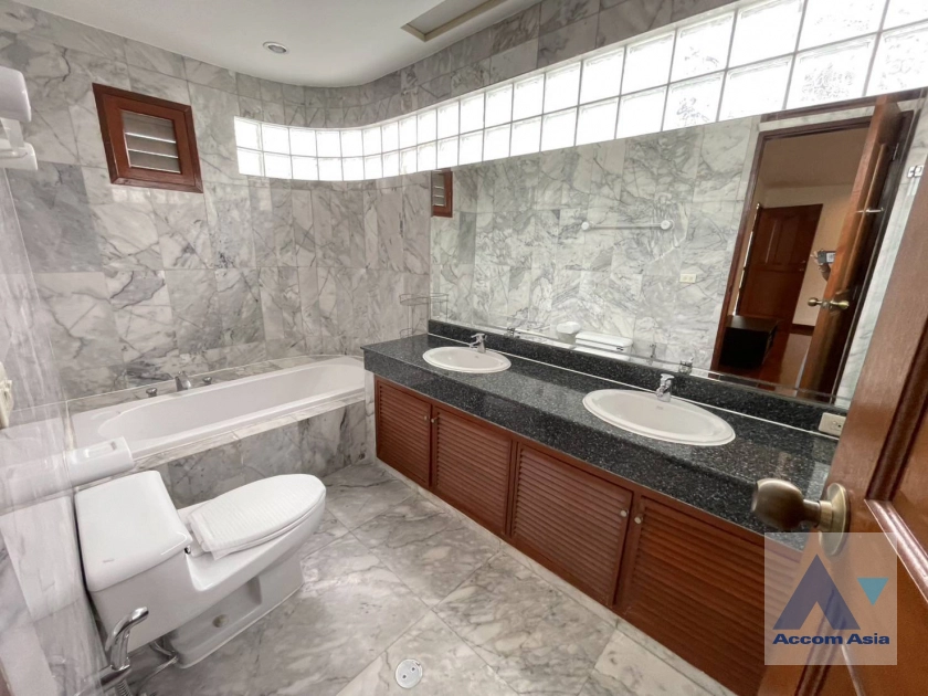 12  3 br Apartment for rent and sale in Ploenchit ,Bangkok BTS Chitlom at Privacy Low Rise AA44261