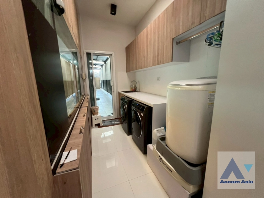 18  6 br House For Sale in Samutprakan ,Samutprakan  at Nara Botanic Srinakharin AA44262