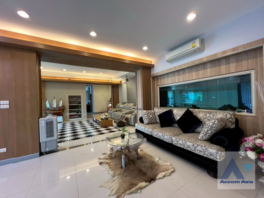 Nara Botanic Srinakharin House  6 Bedroom for Sale   in Samutprakan Samutprakan