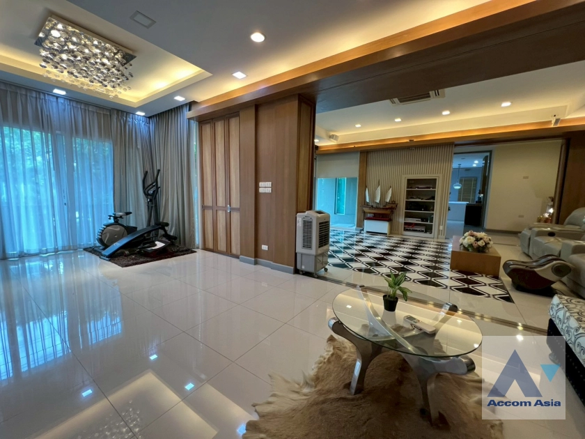 unit 6 Bedrooms  House For Sale in Samutprakan, Samutprakan  (AA44262)