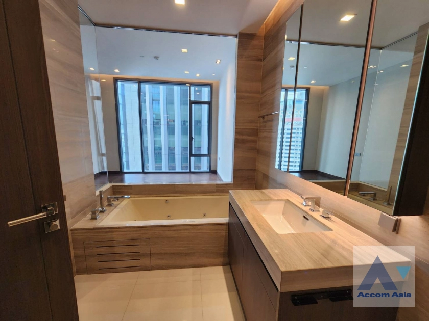12  2 br Condominium For Sale in Sukhumvit ,Bangkok BTS Nana at Q1 Sukhumvit AA44263