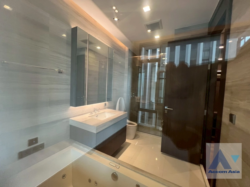 20  2 br Condominium For Sale in Sukhumvit ,Bangkok BTS Nana at Q1 Sukhumvit AA44263