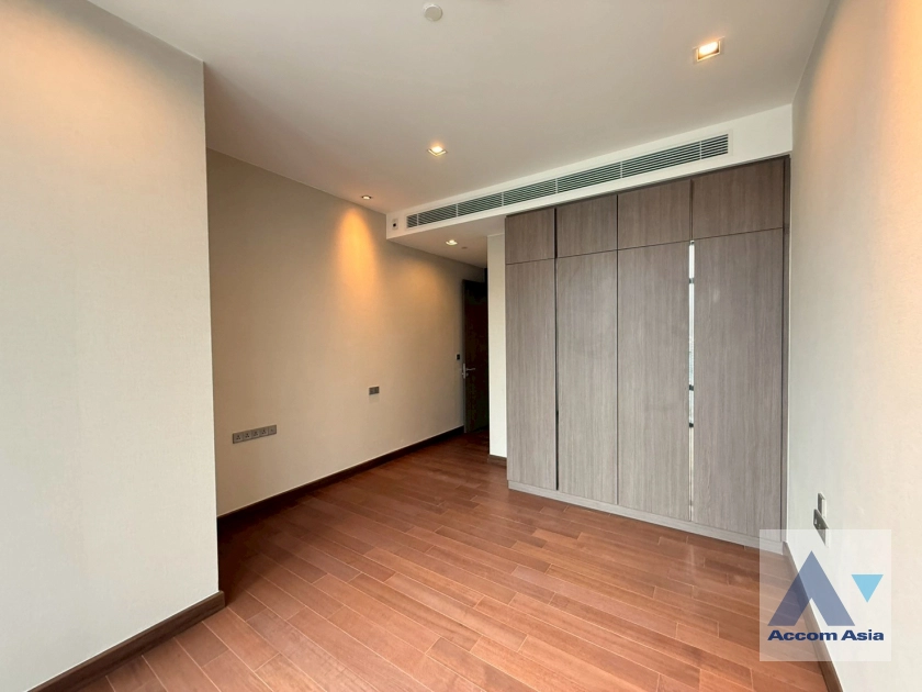 unit 2 Bedrooms  Condominium For Sale in Sukhumvit, Bangkok  near BTS Nana (AA44271)