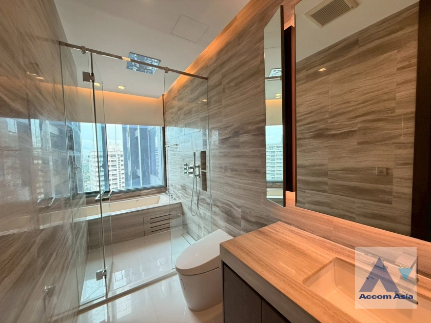 12  2 br Condominium For Sale in Sukhumvit ,Bangkok BTS Nana at Q1 Sukhumvit AA44273