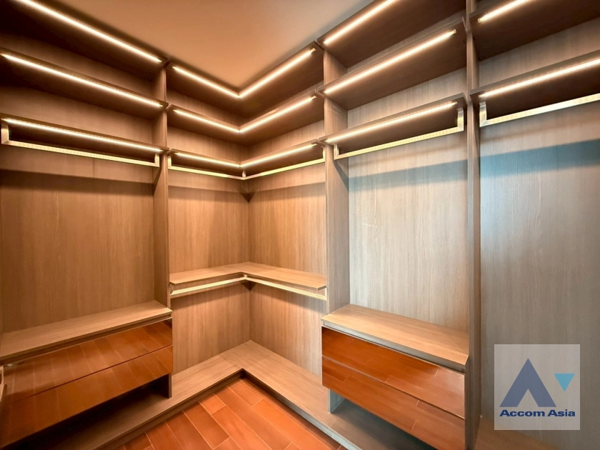 11  2 br Condominium For Sale in Sukhumvit ,Bangkok BTS Nana at Q1 Sukhumvit AA44273