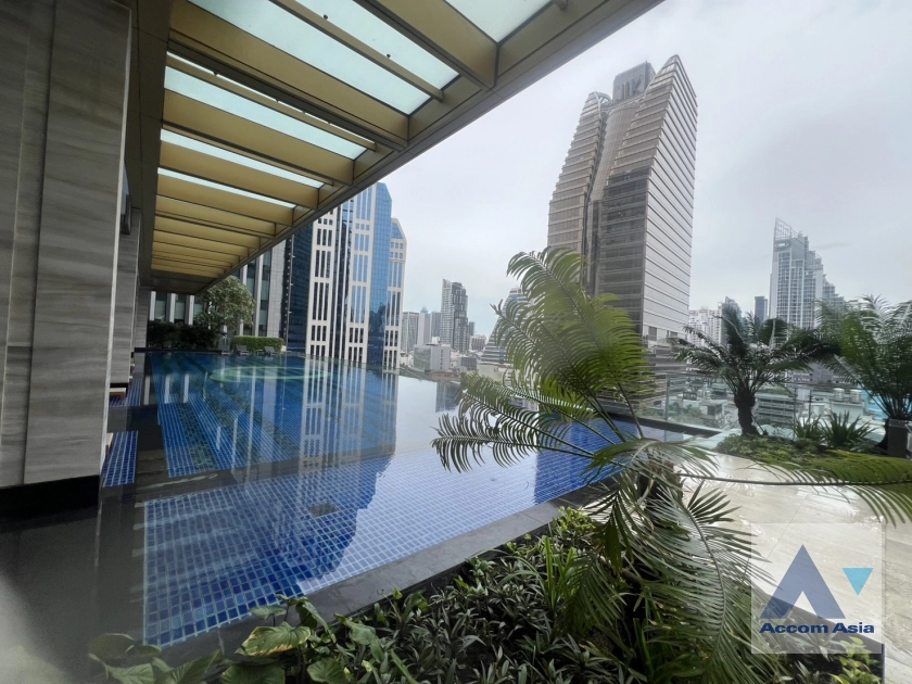 unit 3 Bedrooms  Condominium For Sale in Sukhumvit, Bangkok  near BTS Nana (AA44274)