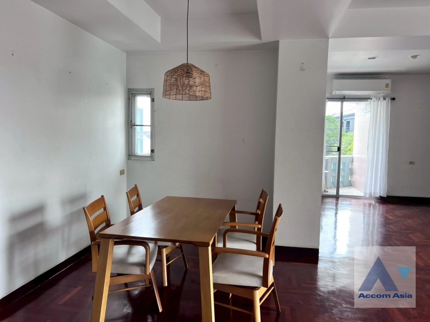  1  2 br Apartment for rent and sale in Sathorn ,Bangkok BTS Chong Nonsi at Low Rised Building AA44276