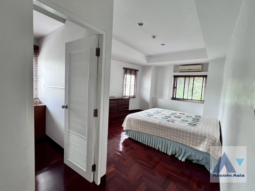 10  2 br Apartment for rent and sale in Sathorn ,Bangkok BTS Chong Nonsi at Low Rised Building AA44276