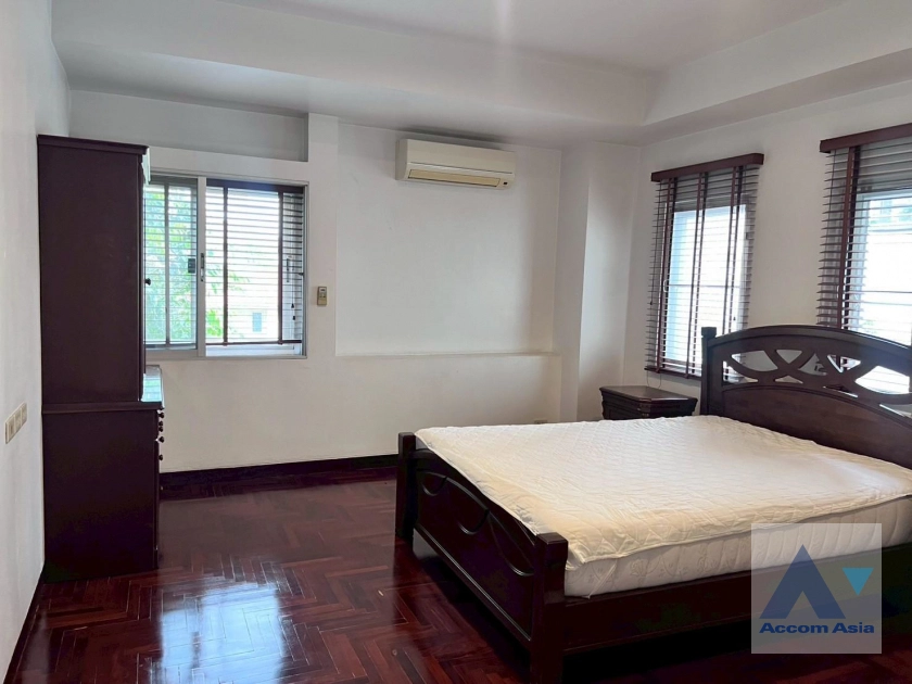 9  2 br Apartment for rent and sale in Sathorn ,Bangkok BTS Chong Nonsi at Low Rised Building AA44276