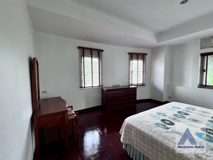 12  2 br Apartment for rent and sale in Sathorn ,Bangkok BTS Chong Nonsi at Low Rised Building AA44276