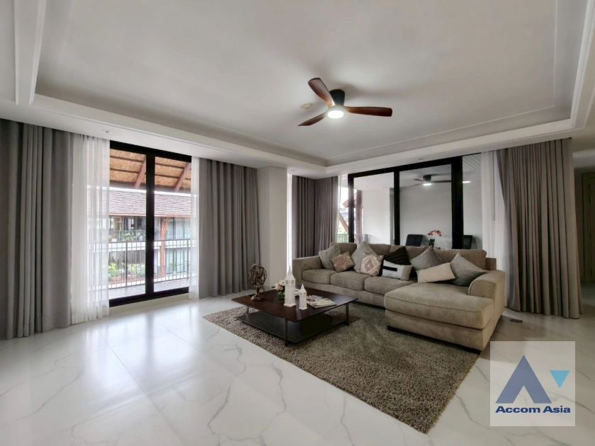 unit 4 Bedrooms  Apartment For Rent & Sale in Sukhumvit, Bangkok  near BTS Phrom Phong (AA44278)