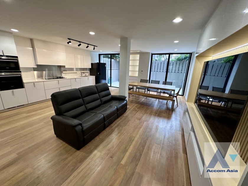 unitGarden View |  5 Bedrooms  Townhouse For Rent & Sale in Pattanakarn, Bangkok  near ARL Ramkhamhaeng (AA44279)